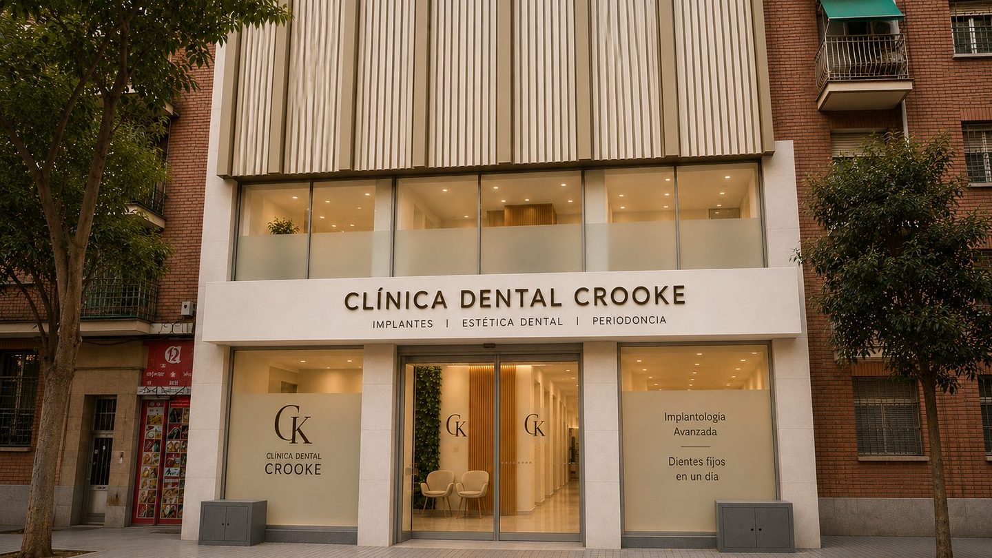 Fachada de la Clínica Dental Crooke en Carabanchel, en la calle de la Laguna